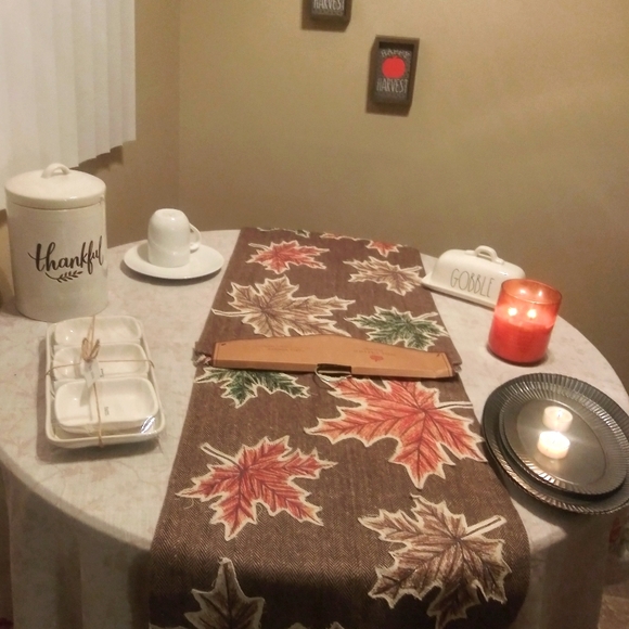 Table runner - Picture 1 of 4